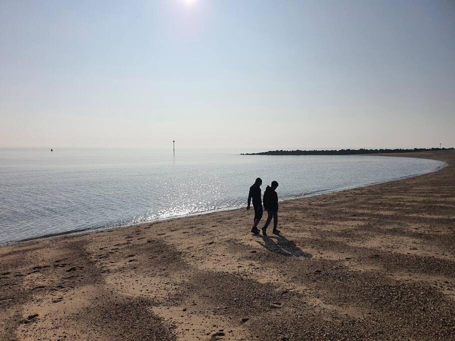 Awave From It All - Escape The City Life Jaywick Sands ภายนอก รูปภาพ
